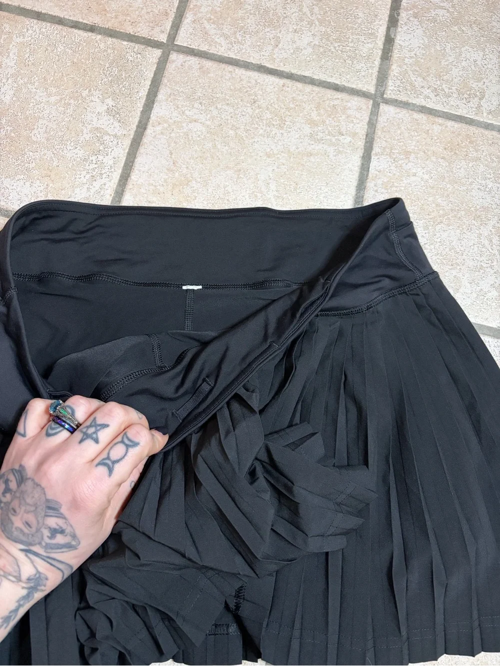 Lululemon Pleat To Street Mid-Rise Skirt 13” (Black) Size 10